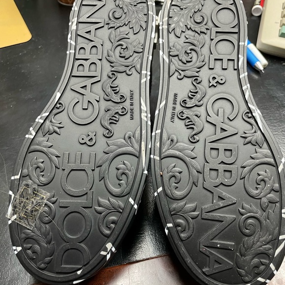 Brand new Dolce and Gabbana sneakers, too small for me. - Picture 4 of 4